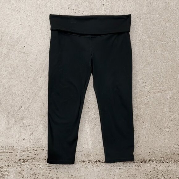GapFit Blackout Full Panel Capris -Maternity - Picture 3 of 7